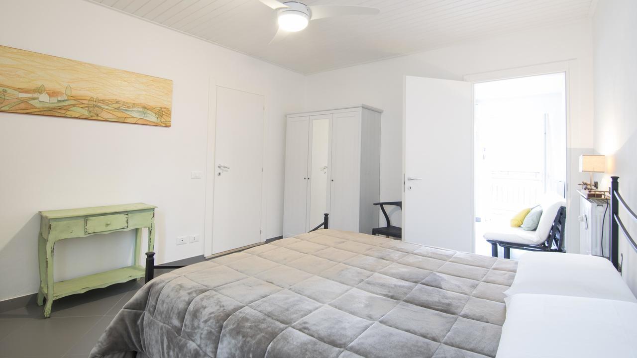 Fiori Sull'Acqua Apartments Песк'єра-дель-Гарда Екстер'єр фото